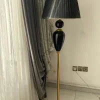 آباژور ایستاده