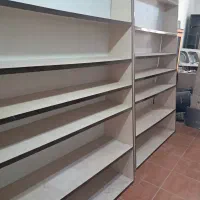 ویترین یا کتابخانه.قفسه مغازه