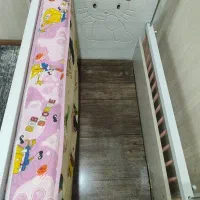تخت کنار مادر هم راه با خوش خواب