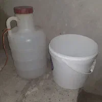 فروش تعدادی دبه خیارشور ، سطل پنیر و جعبه شیر