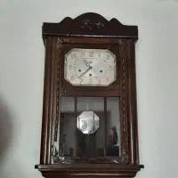 ساعت دیواری چوبی قدیمی