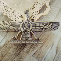 تندیس فروهد برنز  و سینی و قندان برنجی