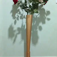 گل رز وگلدان