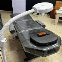 تخت و ذره بین