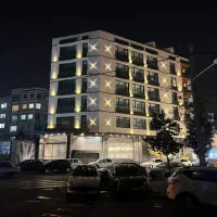 ۲۴۰ متر تجاری + ۲۰۰ متر انباری / ۳۰ متر ویترین|فروش مغازه و غرفه|تهران, صادقیه|دیوار