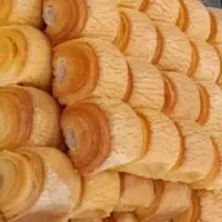 دونفرنیروی خانم و یک پسر جوان برای قنادی