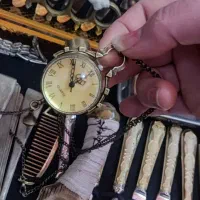 کلکسیونی آنتیک چراغ نفتی|کلکسیون اشیاء عتیقه|پرند, فاز ۳|دیوار