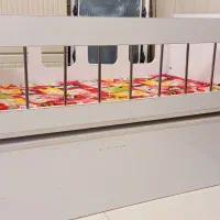 کمد لباس و تخت گهواره بچه