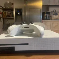 Xbox one s کاملا نو بدون خط و خش دو دسته
