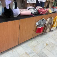 کابینت با کاربری مفید هم میز هم انبار برای مغازه