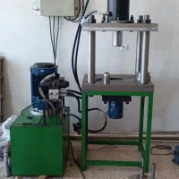 پرس هیدرولیک چهار ستون ۱۰۰ تن