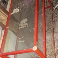 ویترین مغازه در حد نو و قاب خالی آینه