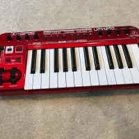 میدی کنترلر BEHRINGER UMX250