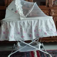 گهواره‌ نوزاد، سیسمونی، تخت نوزاد