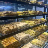 نیازمند فروشنده خانم و کمکی آقابرای کارگاه