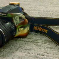 Nikon d3300 با لنز 18-55
