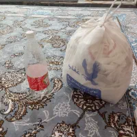 کیسه خالی و بطری یک نیم فروشی دارم