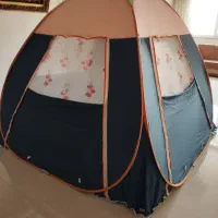 چادر ۱۰ نفره ضد آب و از چهار طرف پشه بند دارد