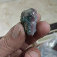 سنگ سه رنگ آویخته با یشم پر رنگ
