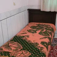 دوعدد تخت تک نفره چوب در حد نو به همراه تشک