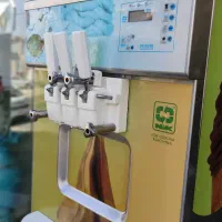 دستگاه بستنی نیکنام دل آرام درحد صفر