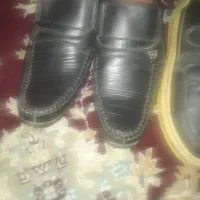 کفش مجلسی به ۳۹‌ و ۴۰ میخوره و چسبی ۴۰ و۴۱