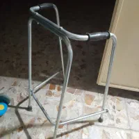 واکر چهارپایه در حد نو