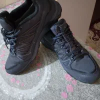 یک جفت کفش اسپرت خارجی