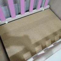 یک تخت‌خواب چوبی نوزاد دو حالته همراه با تشک طبی|تخت و صندلی بچه|شوش, |دیوار