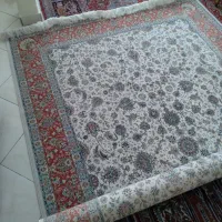 فرش میزبان گل نقش کاشان گل برجسته