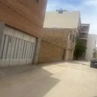 زمین-با-پروانه-و-سند