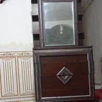 میز آرایشی و دو عدد مبل