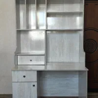 میز تحریر کتابخانه دار