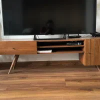 میز زیر تلویزیونی ترکیب چوب گردو و ام دی اف