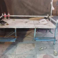تخت فلزی محکم