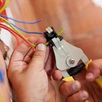 برقکار ساختمان . سیم کشی . رفع اتصالی . خورده کاری