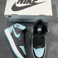 فروشنده و انباردار کفش