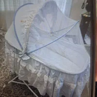 تخت کنار مادر