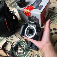 دوربین 250D همراه لنز ۵۰ پرایم f1.4