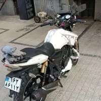 آپاچی ۱۸۰سفید