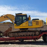 بیل میکانیکی ۲۲۰ کوماتسو