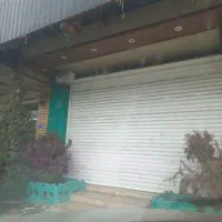 فروشنده خانوم ظروف  یک بار مصرف