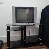 تلویزیون ومیز تلویزیون