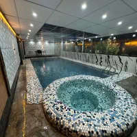 استخرداخل جکوزی کردان پایین