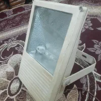 پرژکتور نور قوی با لامپ