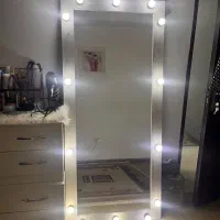 آیینه لامپ دار