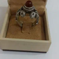 انگشتر نقره مردانه با نگین عقیق یمنی