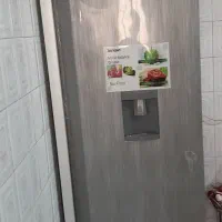 یک عدد فریزر صندوقی و یک عدد یخچال