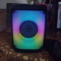 اسپیکر با کیفیت دارای رقص نور