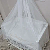 تخت کنار مادر